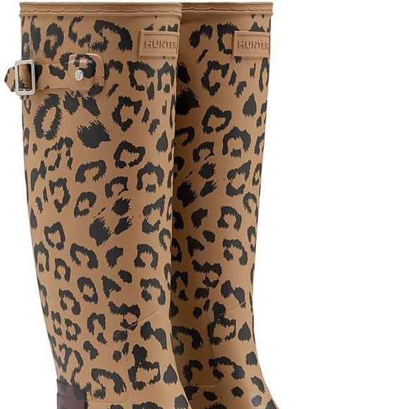 HUNTER Original Leopard Print Refined Tall Waterproof Rain Boot
Size 6 - Picture 2 of 11